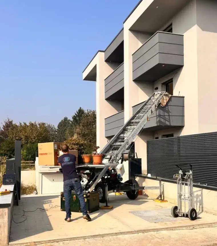 Noleggio scala aerea fino a 24 metri con operatore